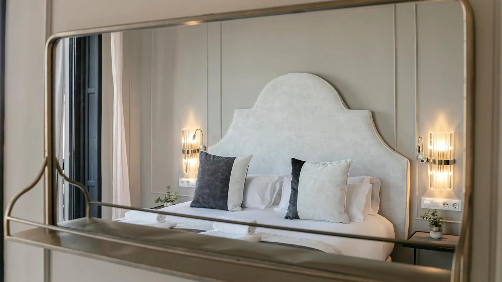 Isg Apartments Modern Atticpool At The Cathedralfree Parking Sevilha
