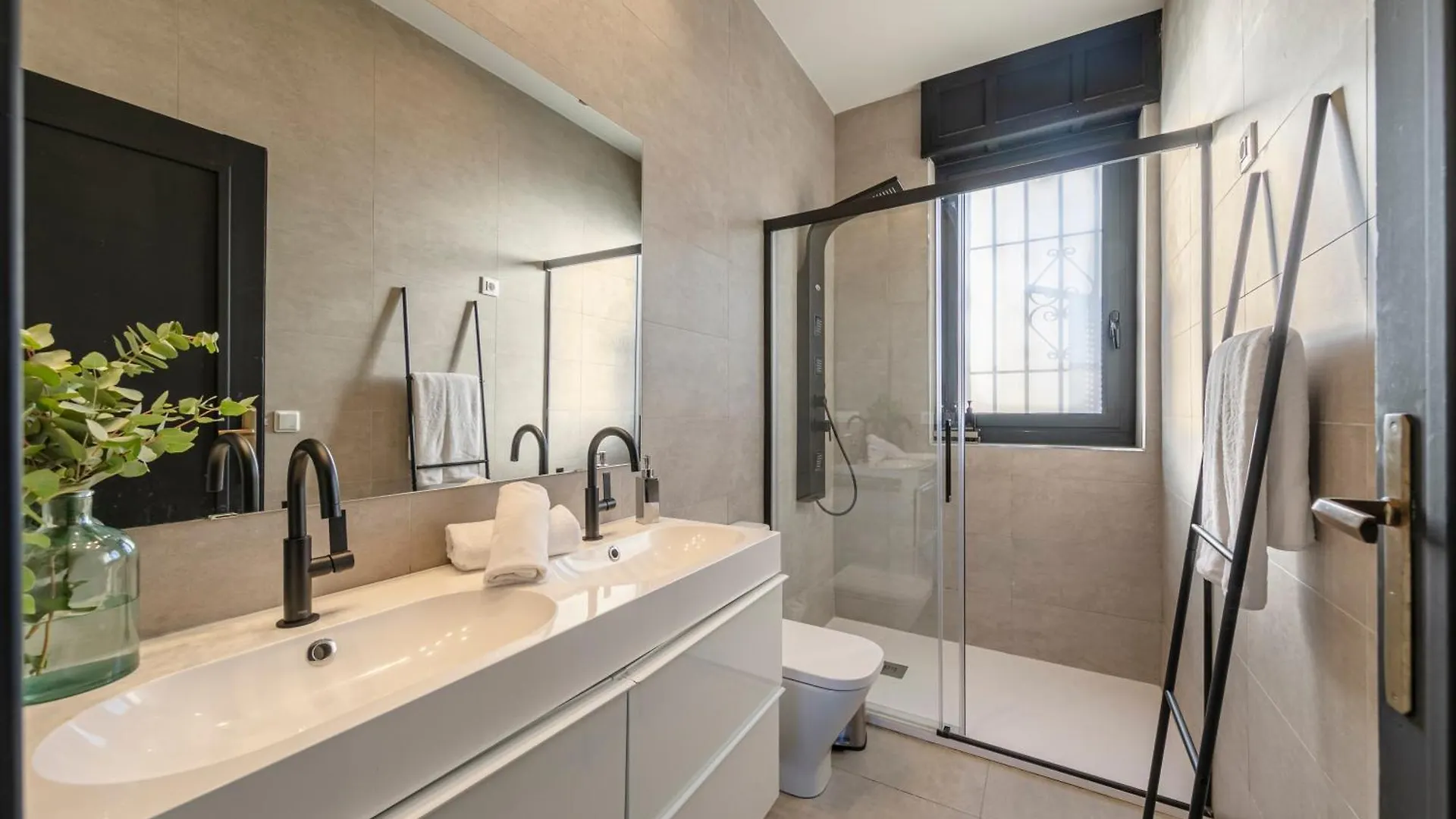 Isg Apartments Modern Atticpool At The Cathedralfree Parking Sevilha