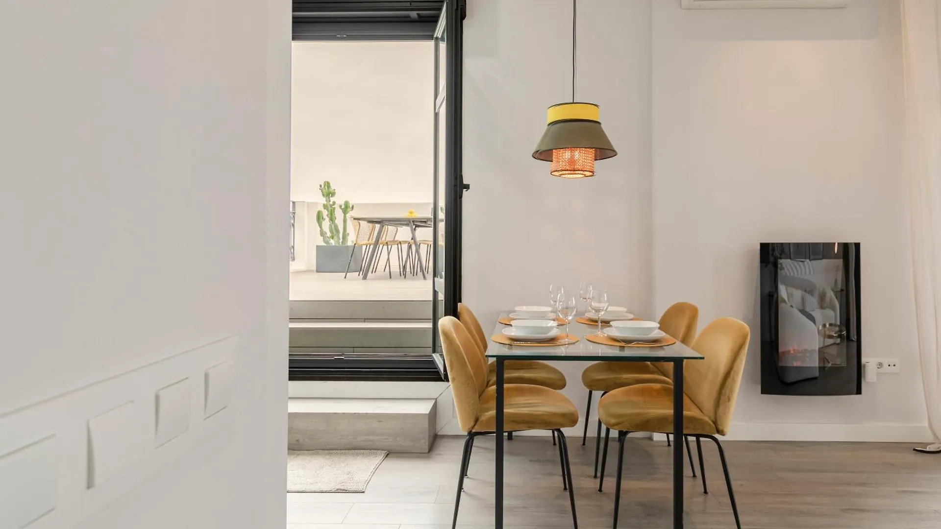 Isg Apartments Modern Atticpool At The Cathedralfree Parking Σεβίλλη