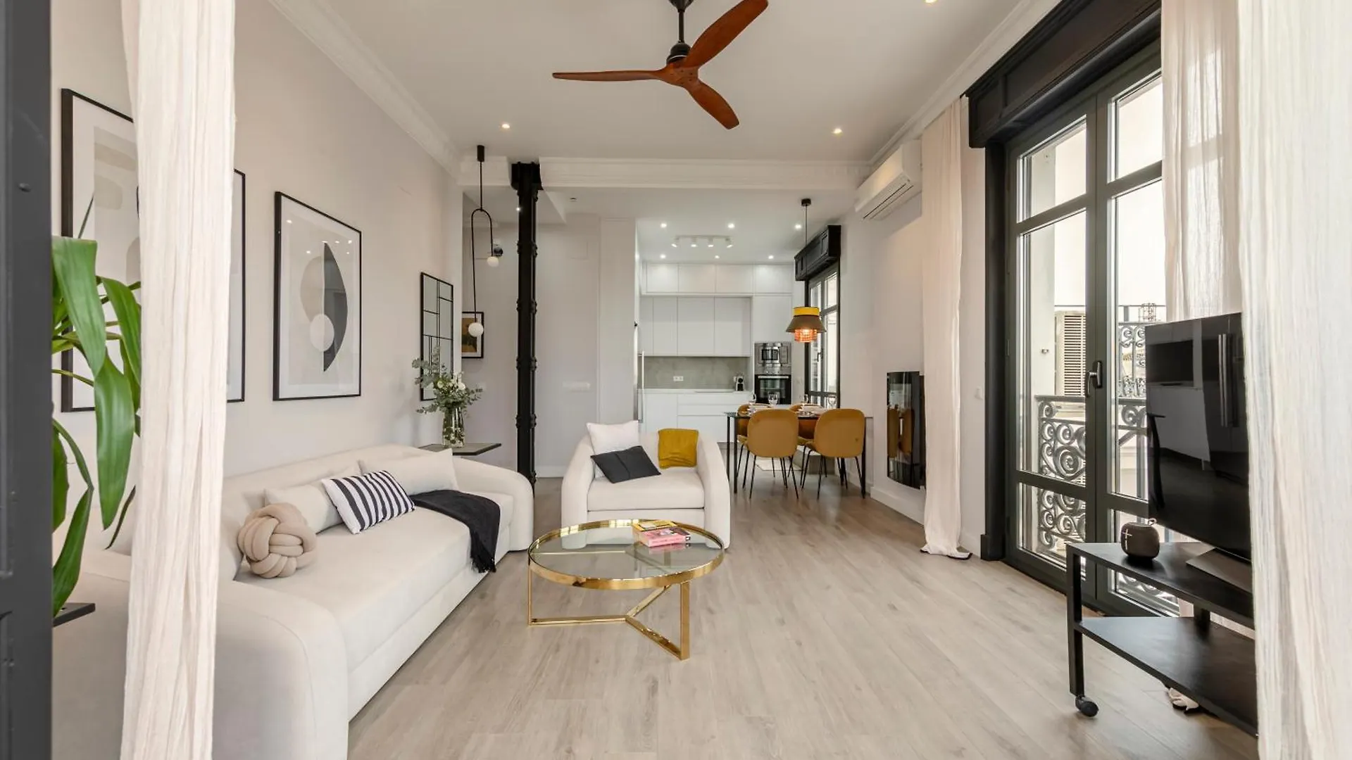 Isg Apartments Modern Atticpool At The Cathedralfree Parking Σεβίλλη