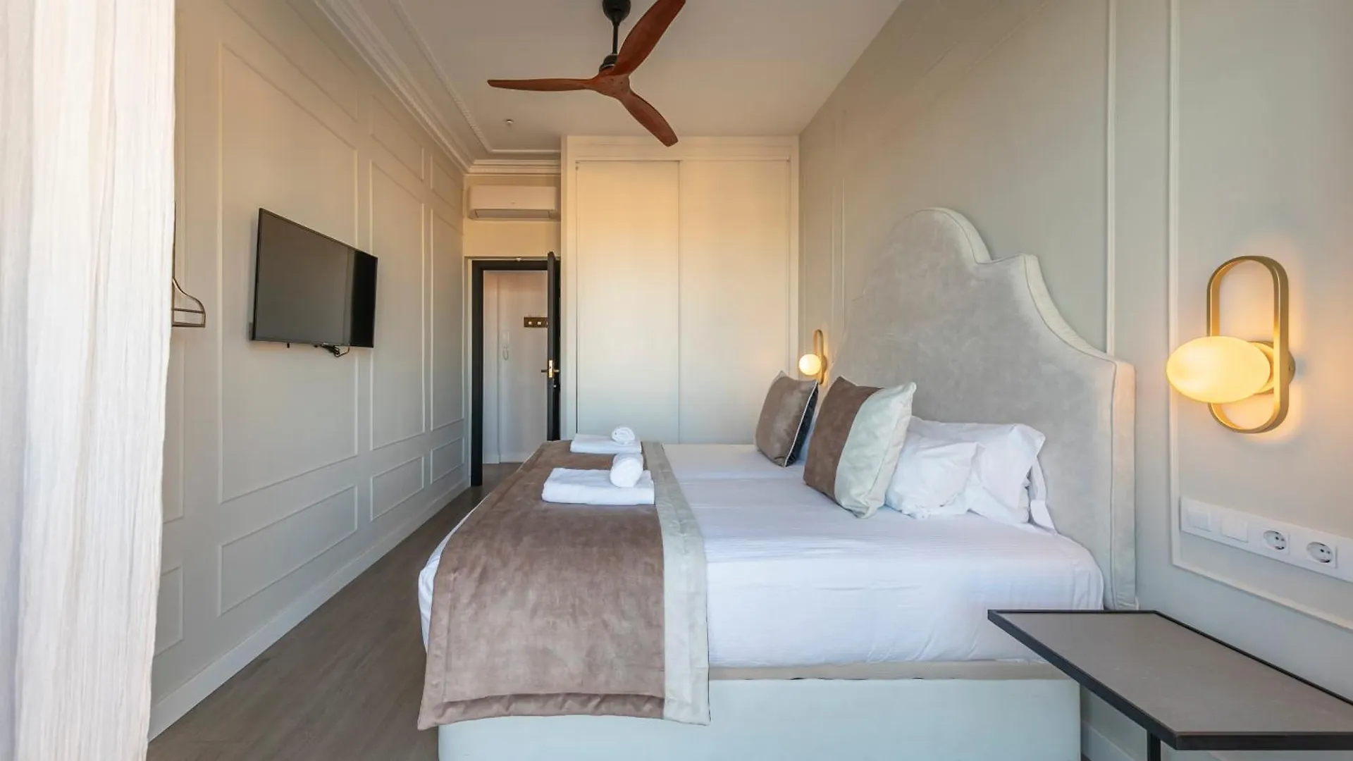 Isg Apartments Modern Atticpool At The Cathedralfree Parking Sevilha