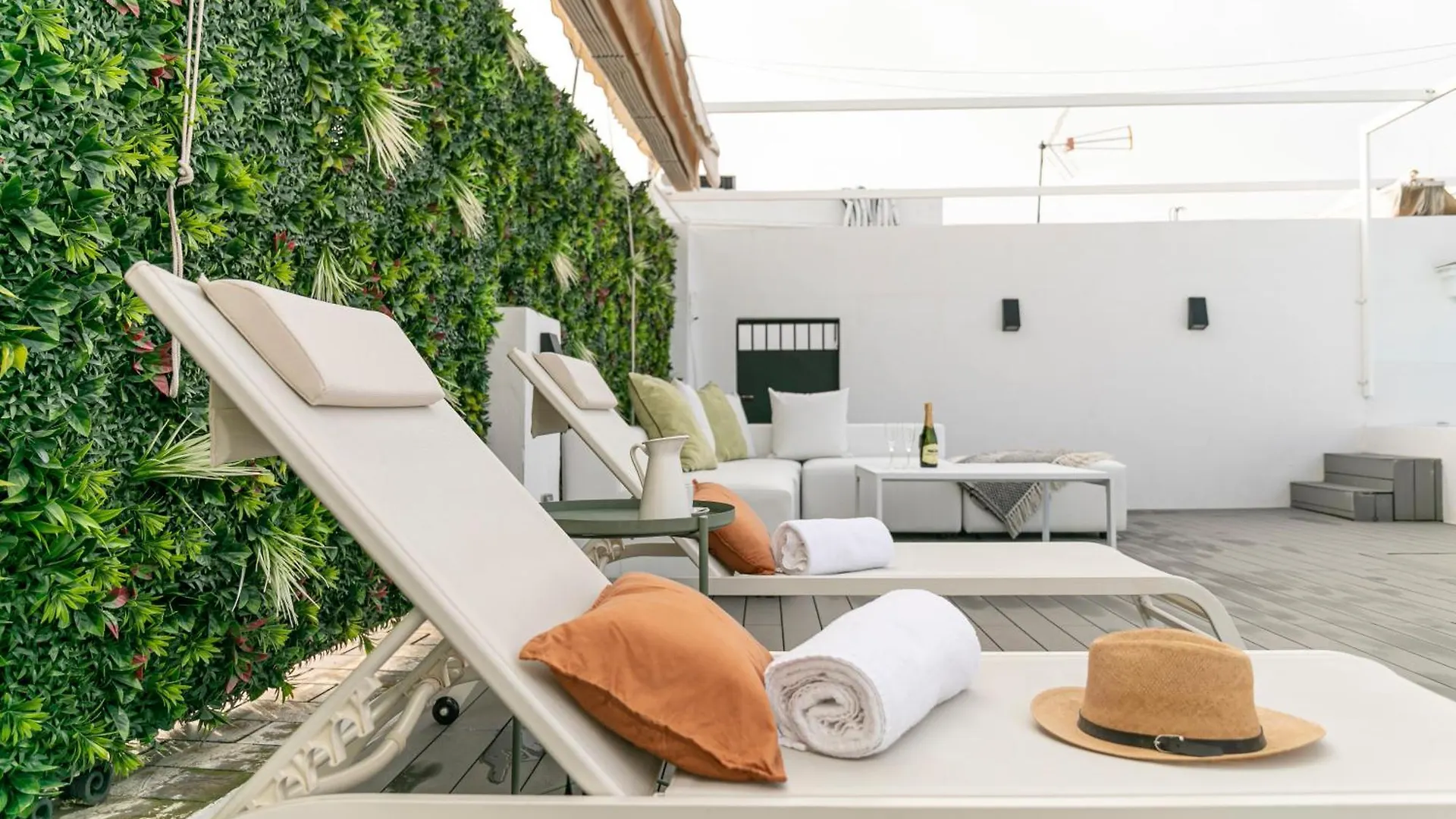 Isg Apartments Modern Atticpool At The Cathedralfree Parking Sevilla