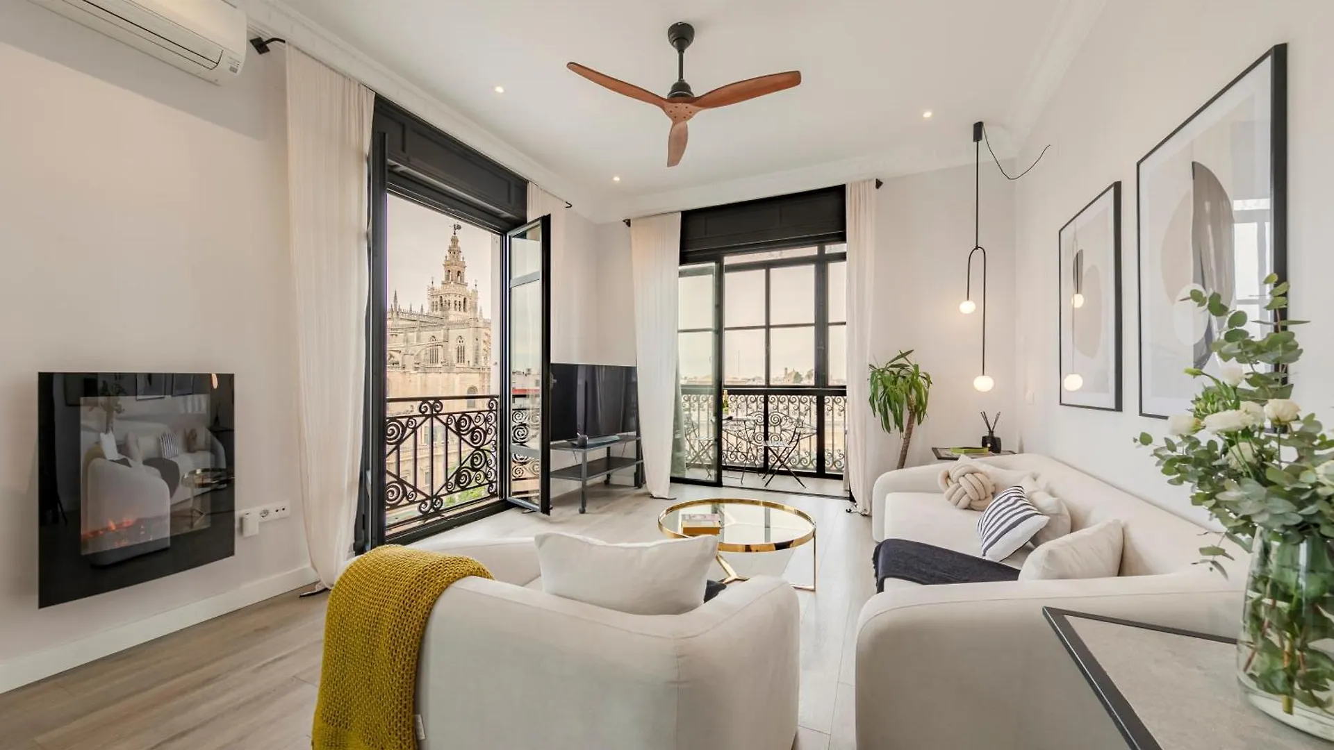 Isg Apartments Modern Atticpool At The Cathedralfree Parking Sevilla 0*,  Spanien