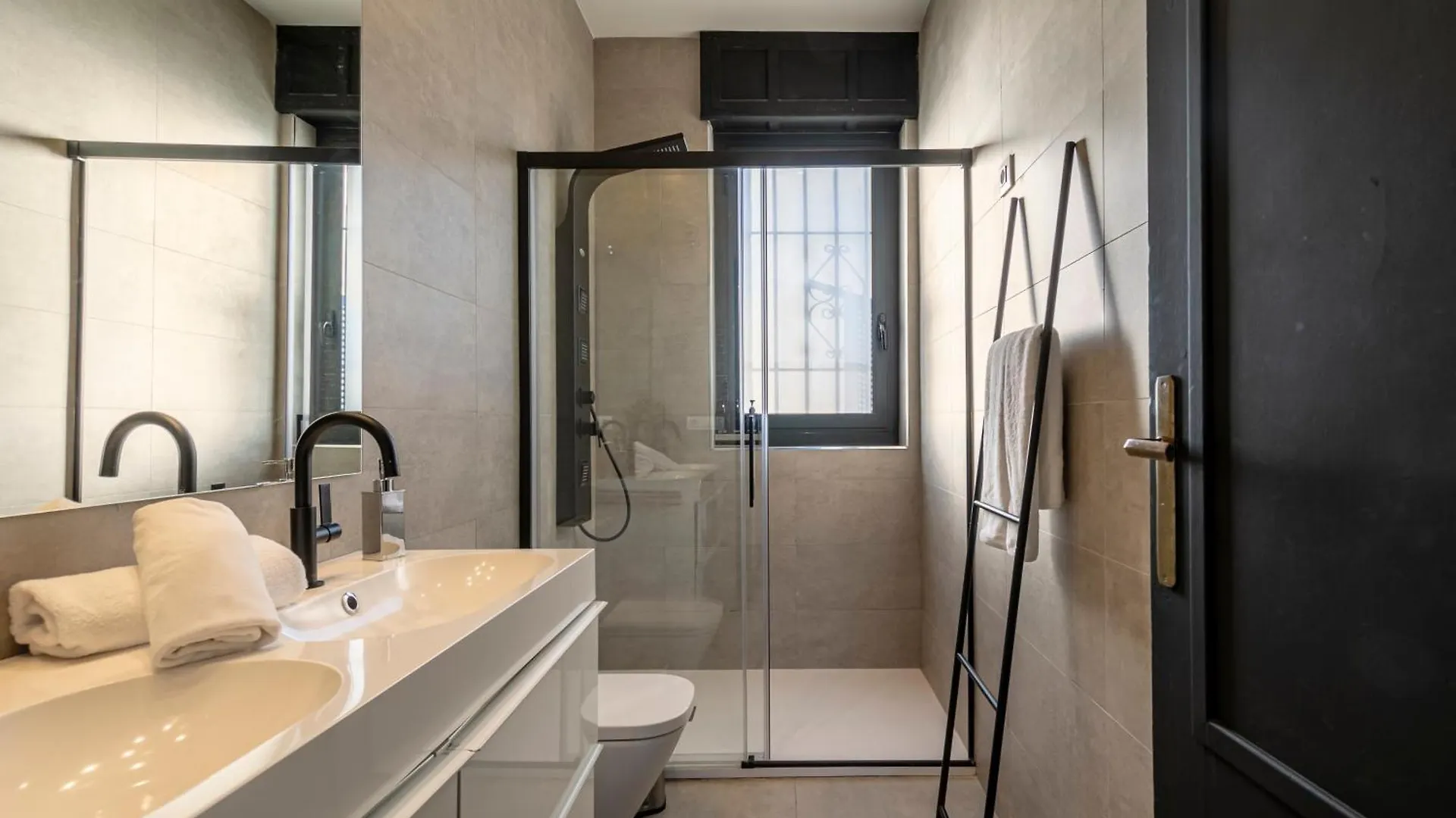 Isg Apartments Modern Atticpool At The Cathedralfree Parking Sevilla