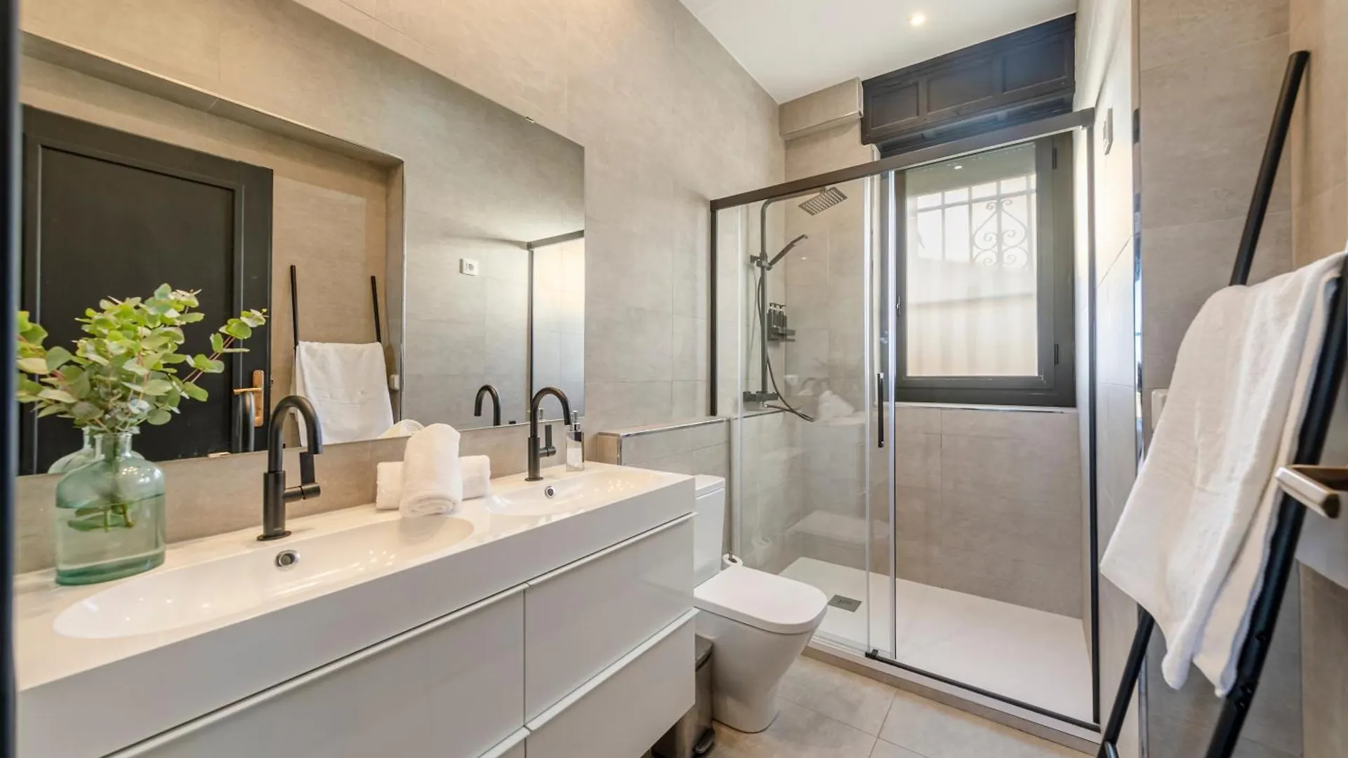 Isg Apartments Modern Atticpool At The Cathedralfree Parking Sevilla