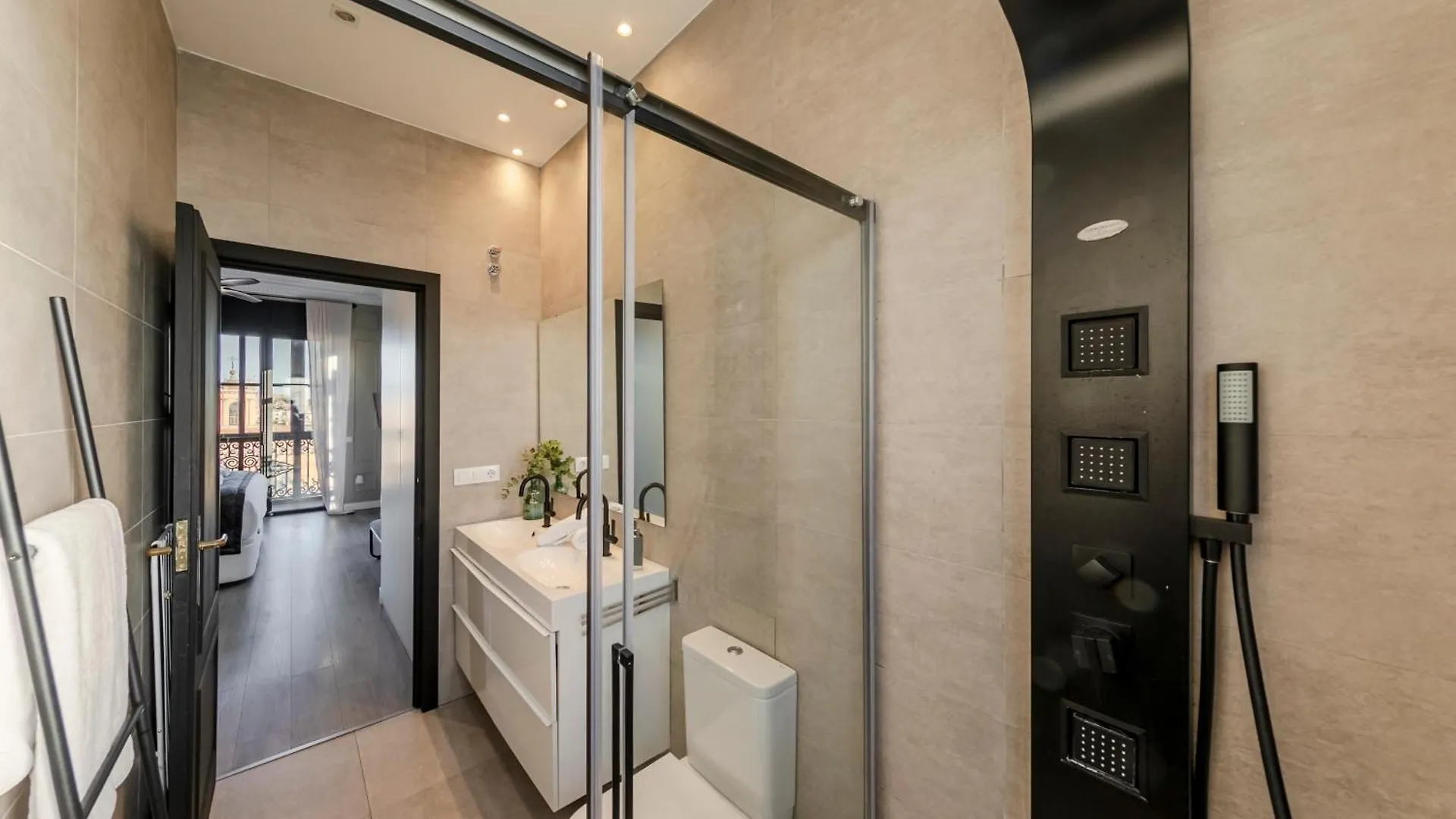Isg Apartments Modern Atticpool At The Cathedralfree Parking Sevilla Spanien
