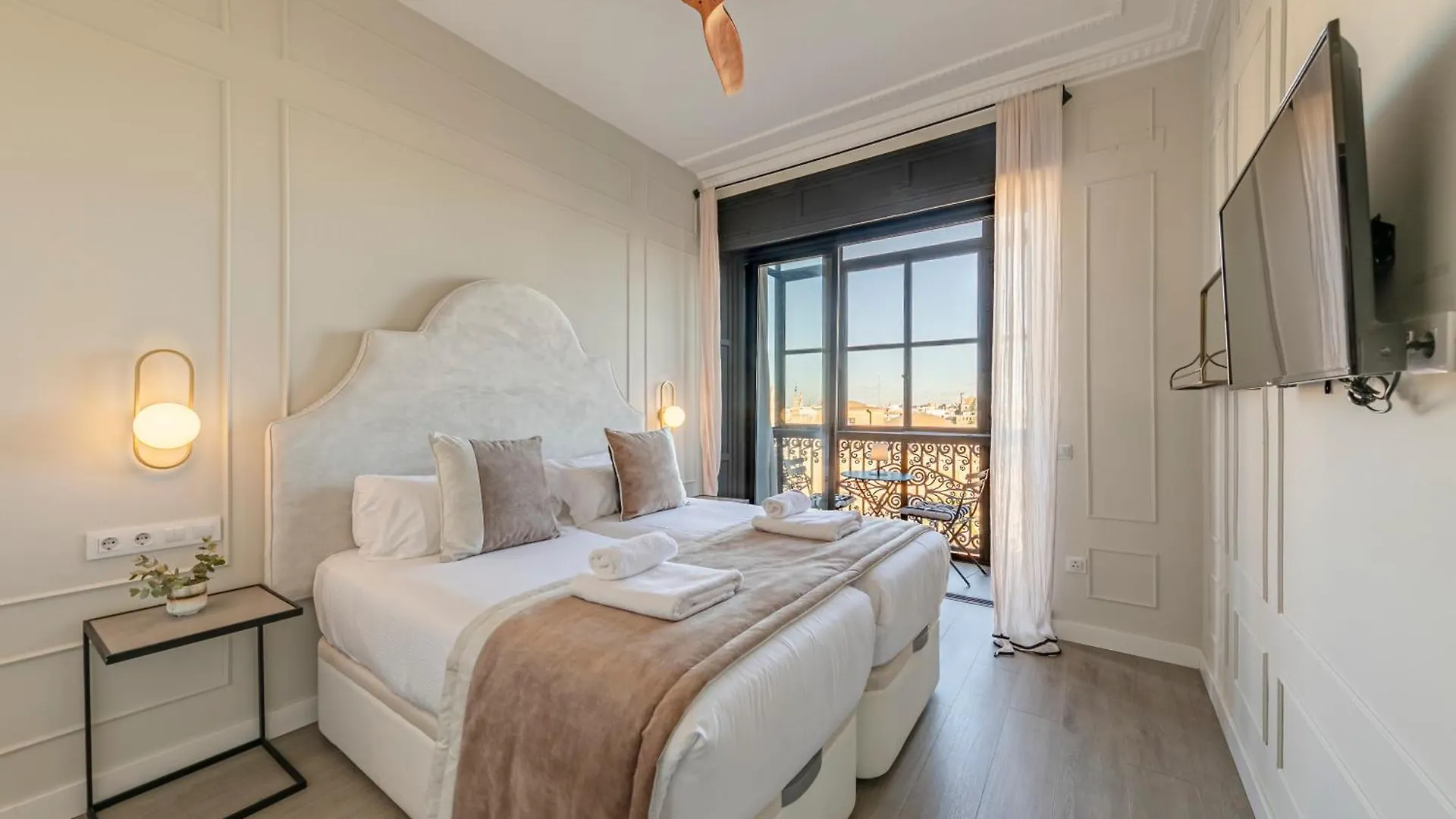 Isg Apartments Modern Atticpool At The Cathedralfree Parking Sevilla