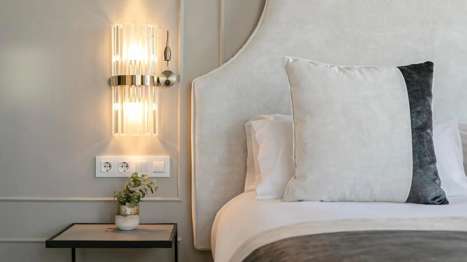 Isg Apartments Modern Atticpool At The Cathedralfree Parking Sevilla Spanien