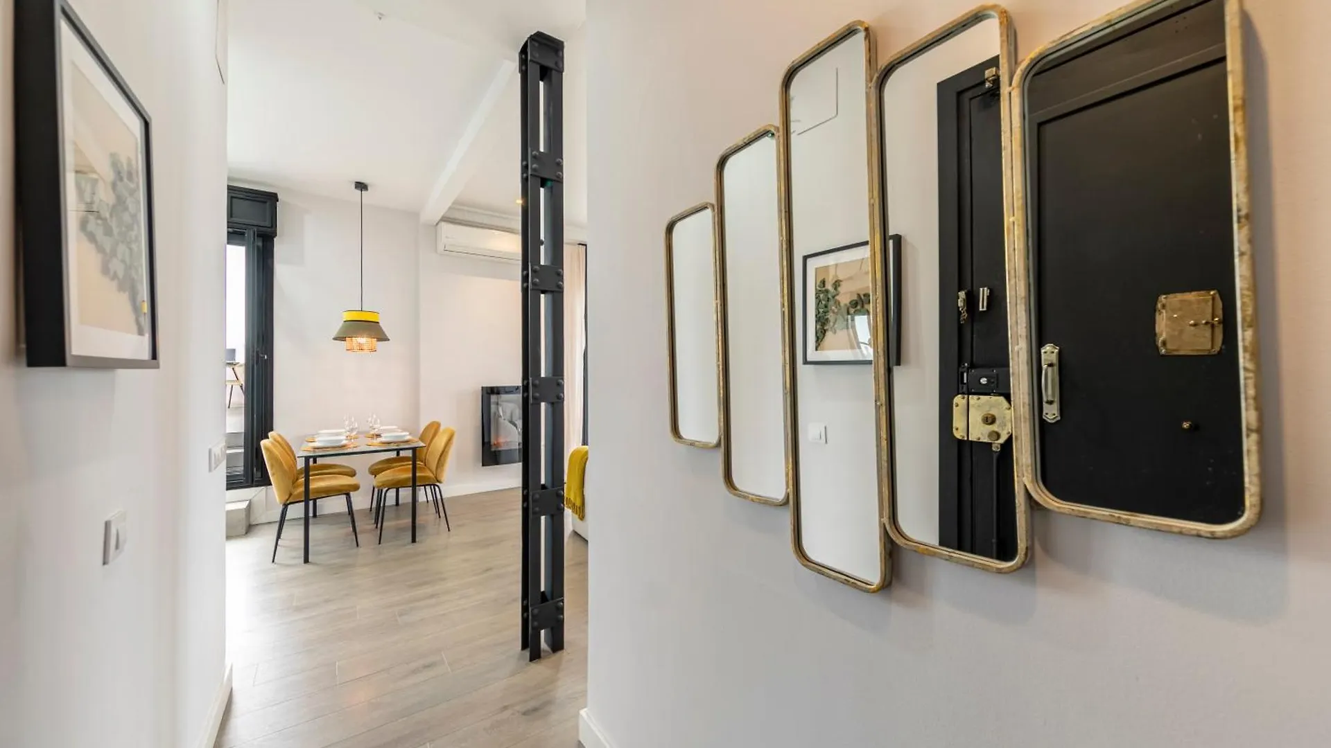 Isg Apartments Modern Atticpool At The Cathedralfree Parking Sevilla Spanien